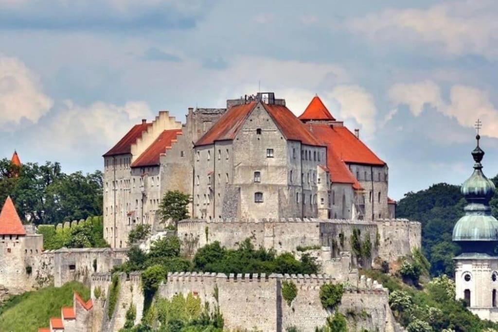 Apartamento Viel Platz In Burghausen Fuer Freunde Und Familie Exterior foto